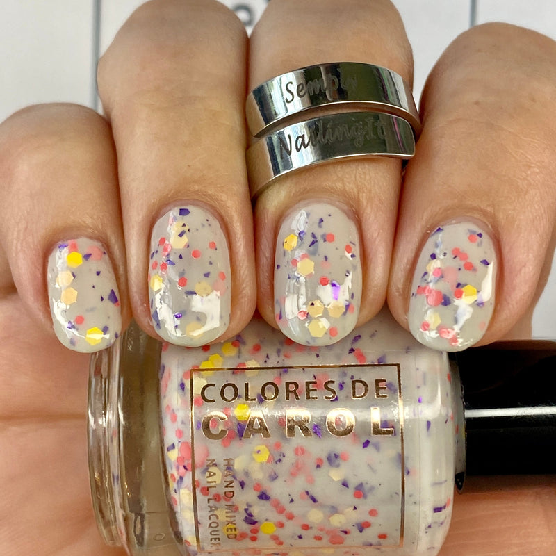 Colores de Carol - Mom is... Chic Nail Polish