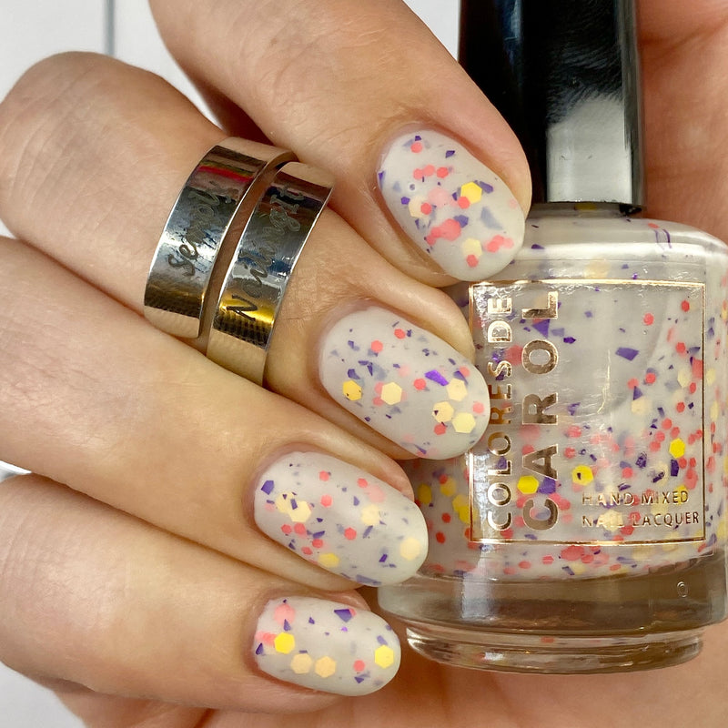 Colores de Carol - Mom is... Chic Nail Polish