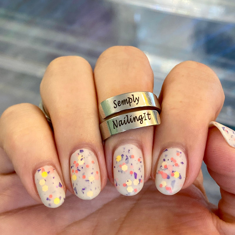 Colores de Carol - Mom is... Chic Nail Polish