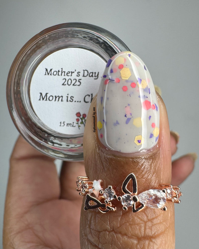 Colores de Carol - Mom is... Chic Nail Polish