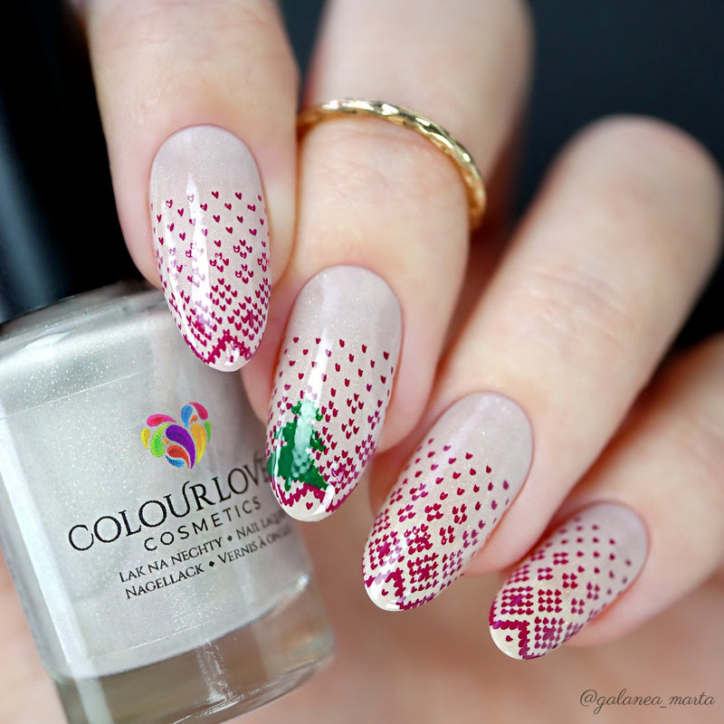 UberChic Beauty - The Ultimate DIY Sweater Stamping Plate