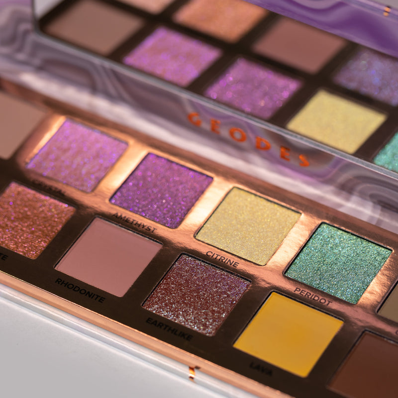 Whats Up Beauty - Geodes Eyeshadow Palette